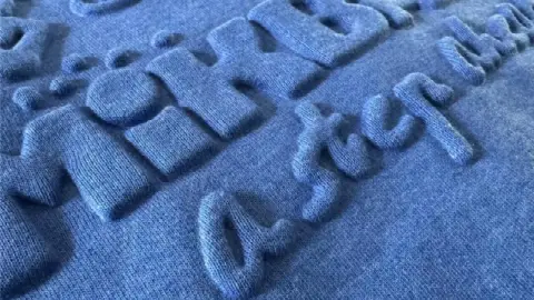 Embossing na mikiny