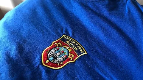 Vícebarevná výšivka